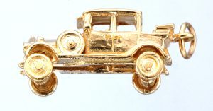 9CT VINTAGE CAR CHARM