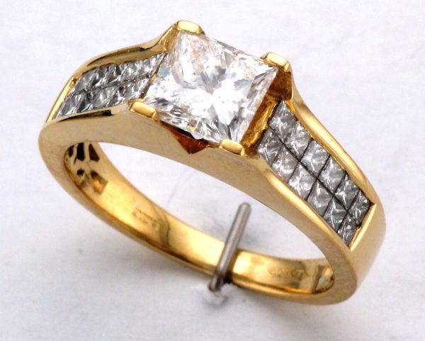 18CT SS PRINCESS DIA RING