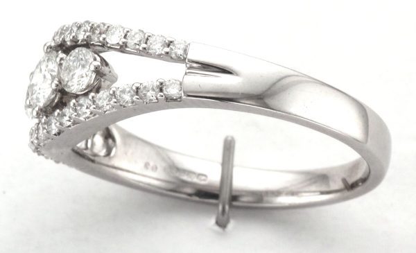 18ct White Gold 33 Stone Diamond Open Marquise Style Ring - Image 2
