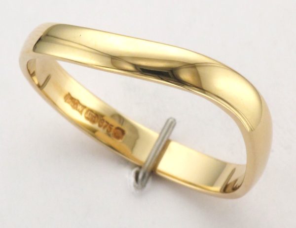 9CT WAVE BAND RING