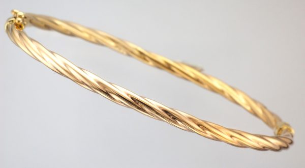 9CT TWIST HNG OVAL BANGLE