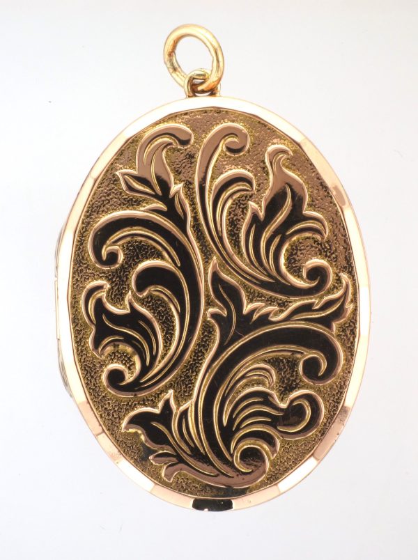 VINTAGE - 9CT OVAL LOCKET