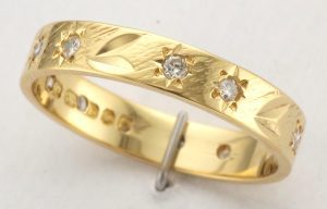 VINTAGE-18CT DIA D/C BAND