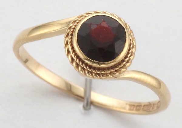 9CT S/S GARNET X/O RING