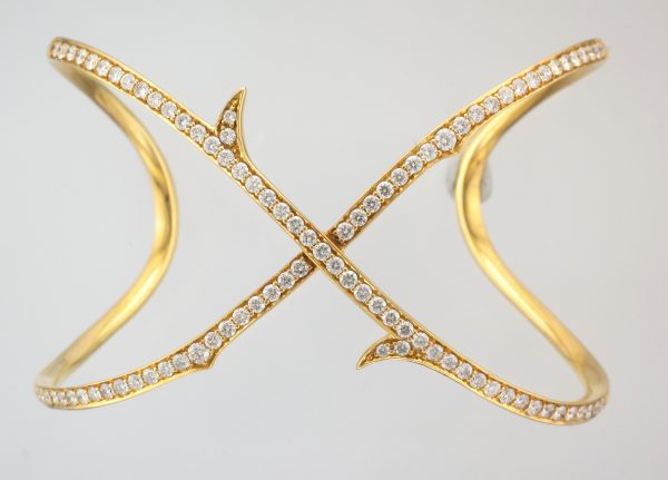 Stephen Webster - 18ct Gold Diamond Thorn Stem Crossover Bangle