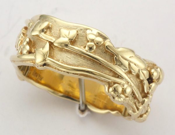 9ct Gold Fancy Berry & Leaf Band Ring