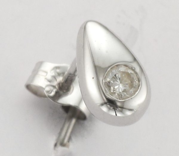 18CTW SS DIA RO PEAR STUD