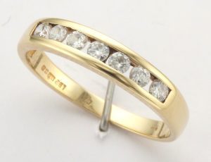 9CT 7ST C/Z CHAN E/T RING