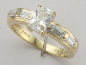 9CT S/S RECT C/Z CLW RING