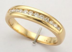 18CT 12ST DIA CHAN 1/2 ET