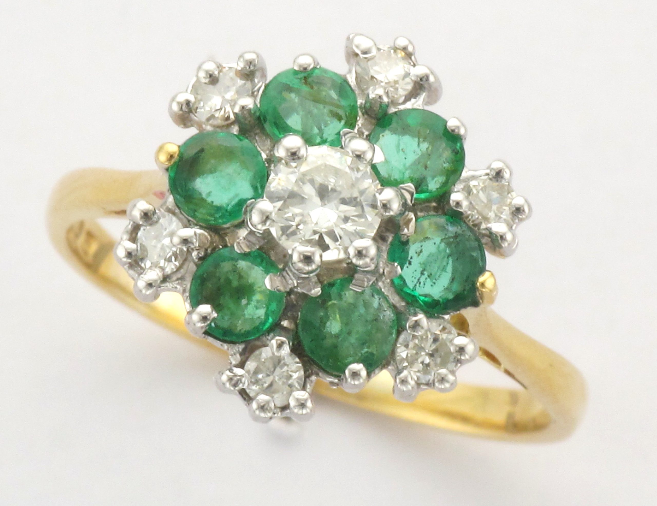 18CT EM/DIA FLOWER CL RNG