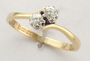 9CT 2ST DIA CLAW X/O RING