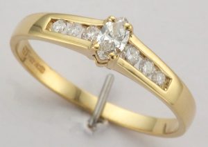 18CT S/S MARQ DIA CLW RNG