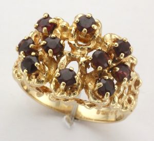 9CT GARNET ABSTRACT RING
