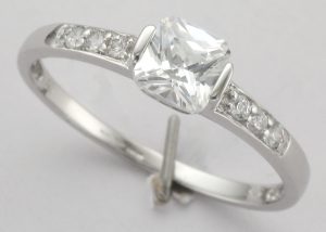 9CTW S/S SQ C/Z CHAN RING