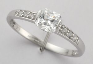 9CTW S/S SQ C/Z CHAN RING