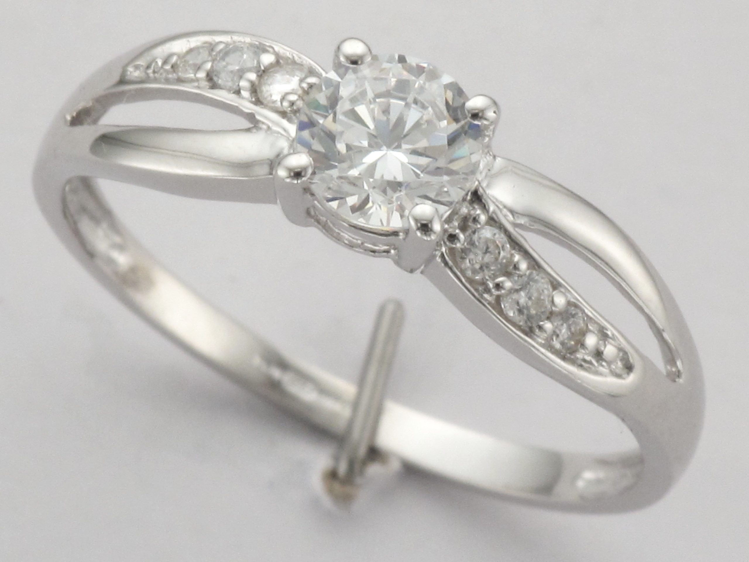 9CTW S/S CZ CLAW X/O RING