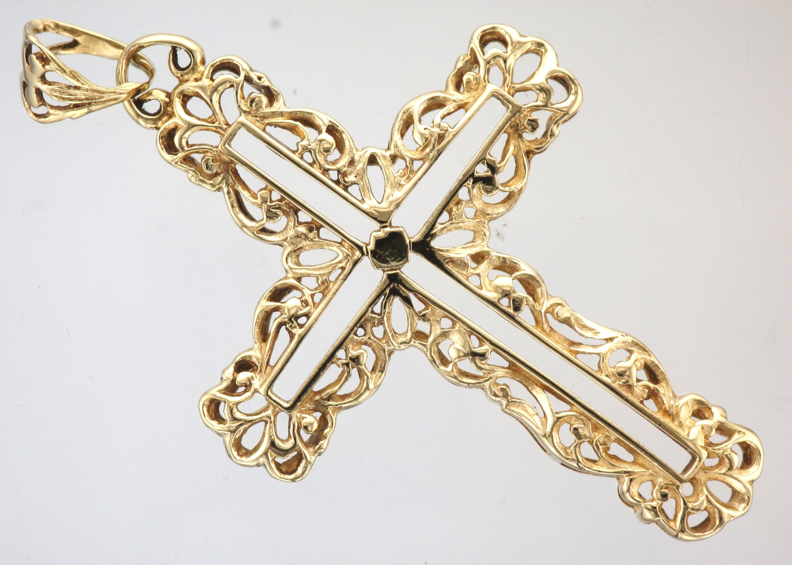 9CT OPEN WORK SURR CROSS