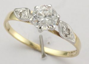 9CT S/S 6MM C/Z CLAW RING