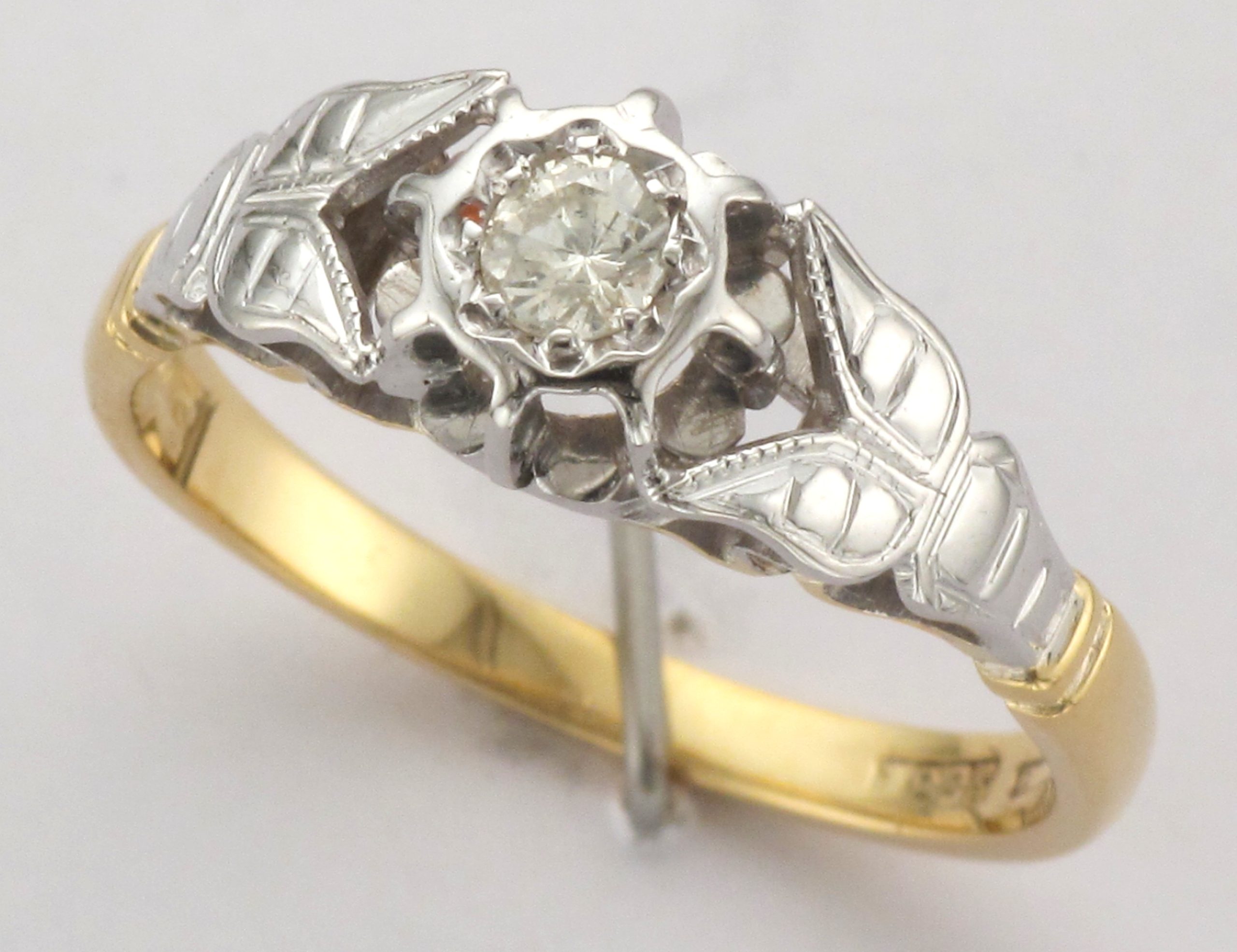 18CT S/S DIA LEAF SHD RNG