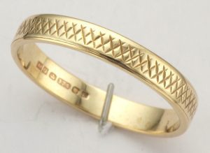 9CT HOBNAIL PATT WED BAND