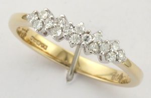 9CT 16ST DIA CLW 3RW RING