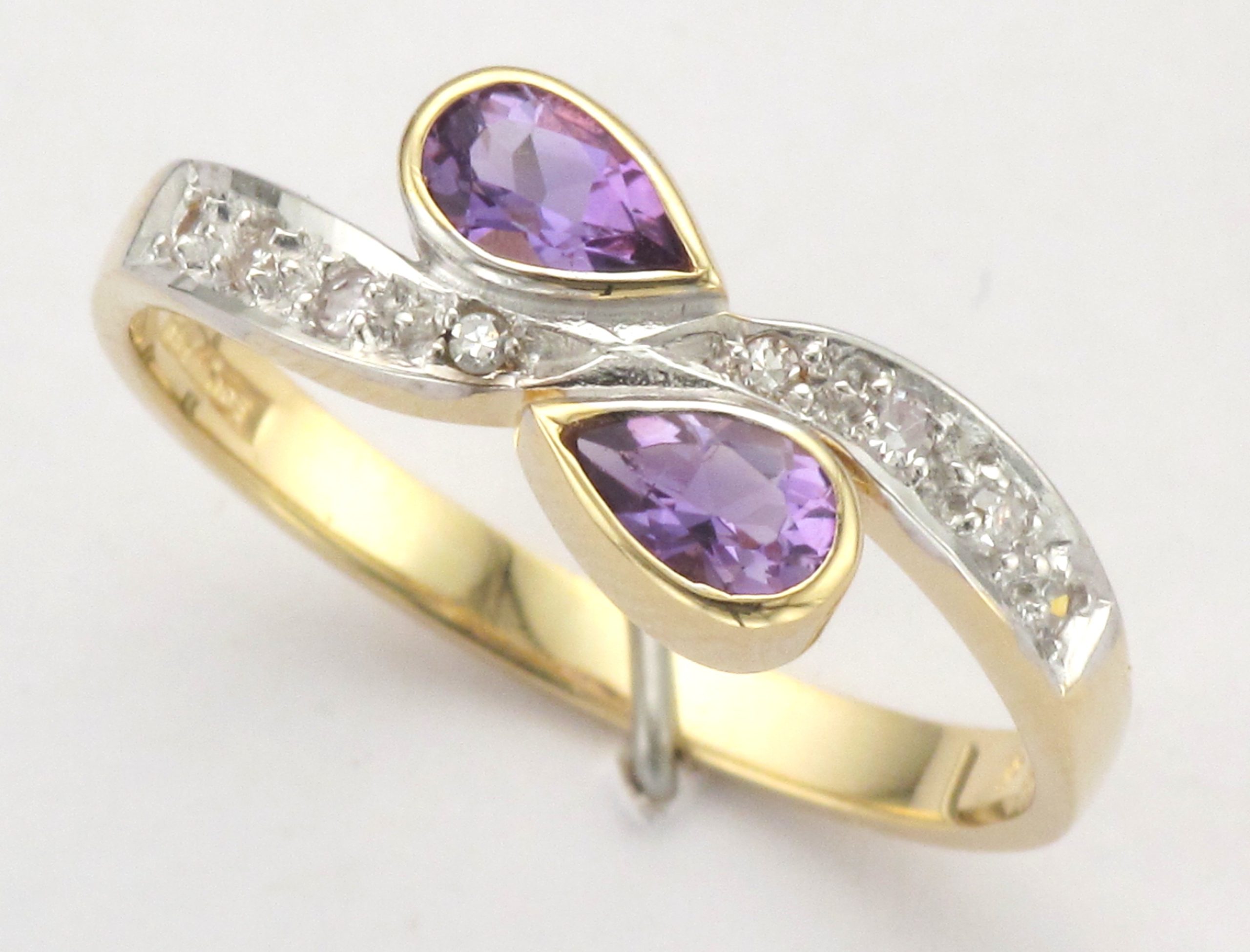 9CT 10ST AMY/DIA X/O RING