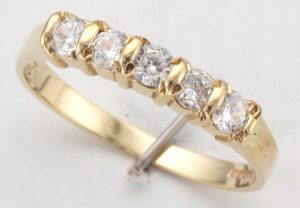 9CT 5ST CZ CLAW/CHAN RING