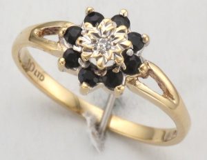 9CT DIA/SAPP RND CL RING