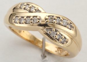 9CT 14ST DIA CLAW XO RING