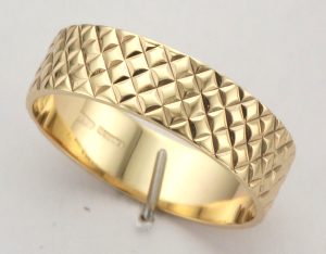 9CT 5.5MM HOBNAIL PAT WED