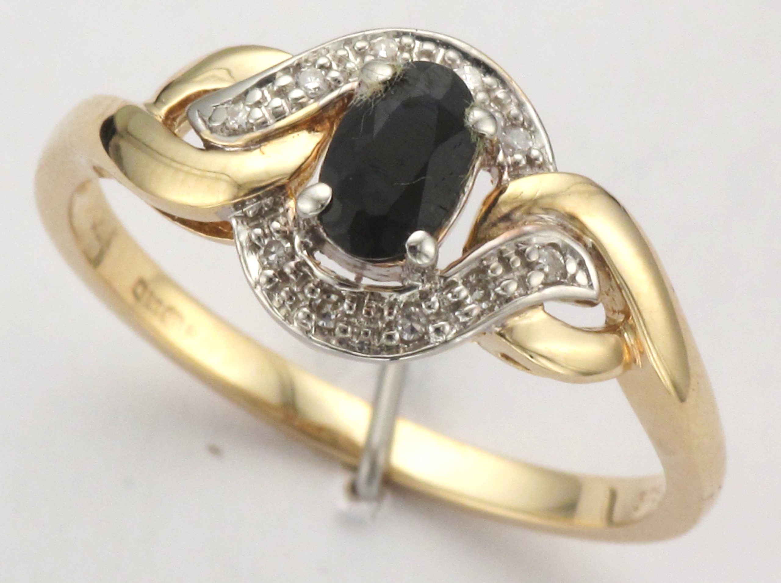 9CT SAP/DIA XO OVAL CL RG