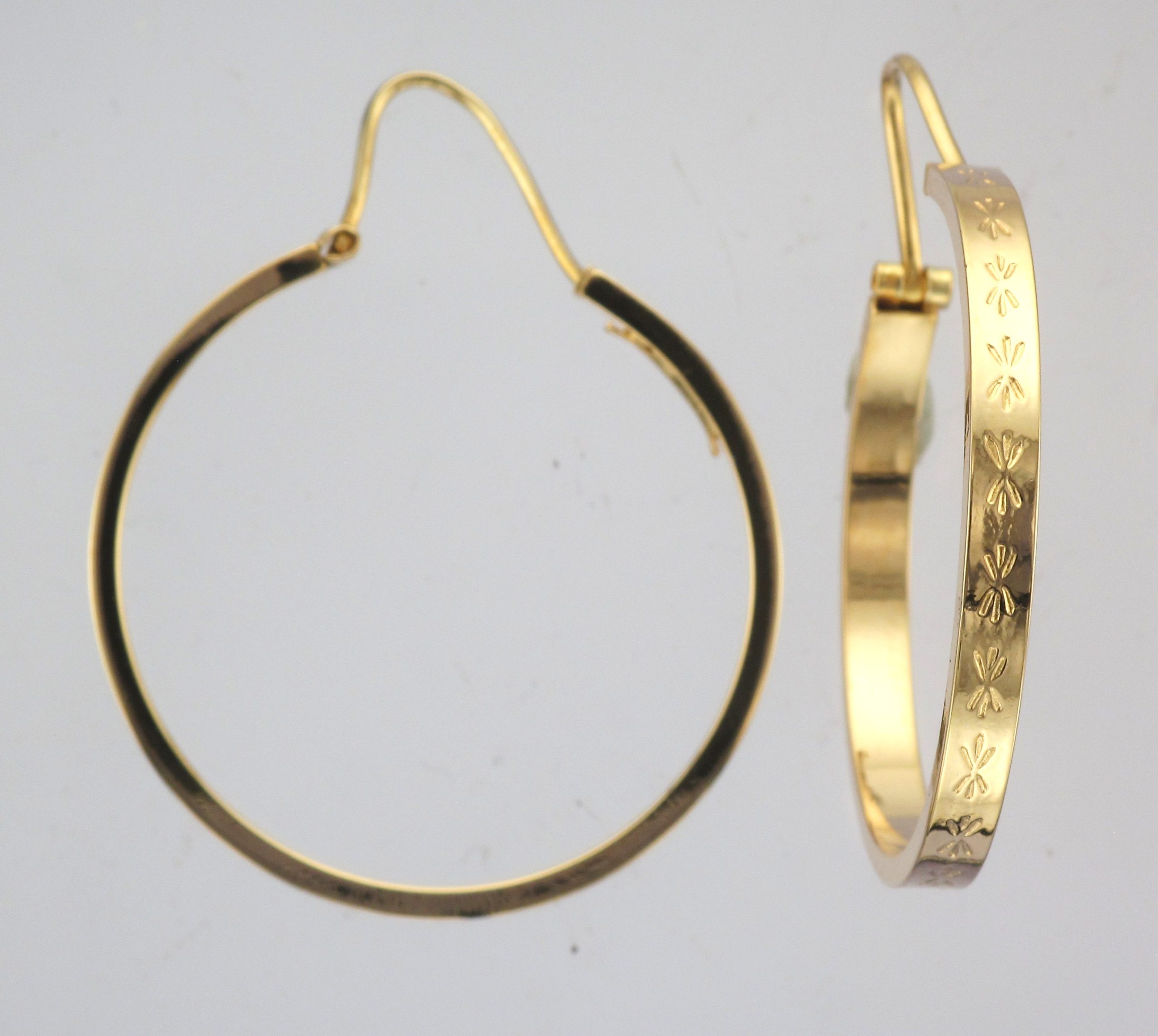 9CT GOLD PAIR 27.3MM ENGRAVED HOOP EARRINGS